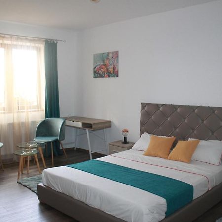Studio Turquoise Victoria Бухарест Экстерьер фото